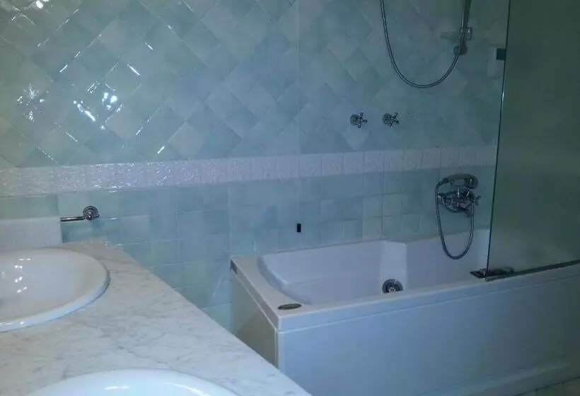 اتاق کلاسیک سه تخته, Modà Antica Dimora
