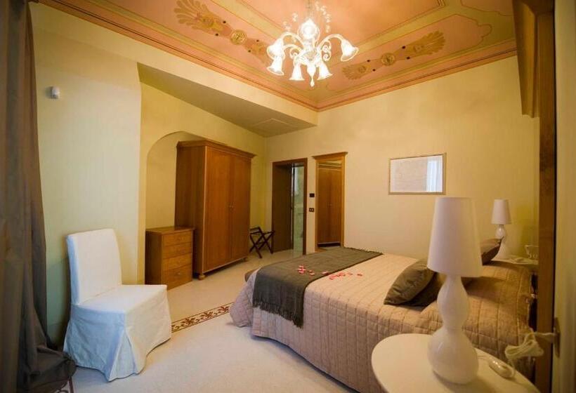 اتاق کلاسیک سه تخته, Modà Antica Dimora