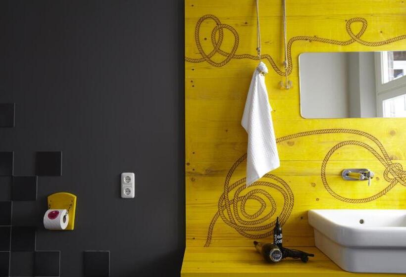 标准三人间, Superbude Hamburg St Pauli