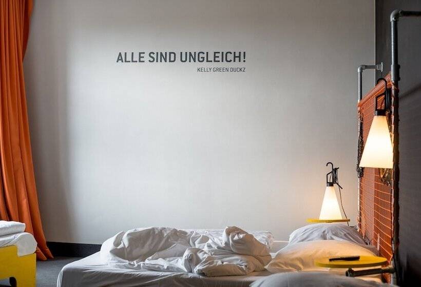 标准三人间, Superbude Hamburg St Pauli