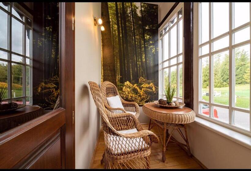 جناح جونيور, Kurhotel Tivoli