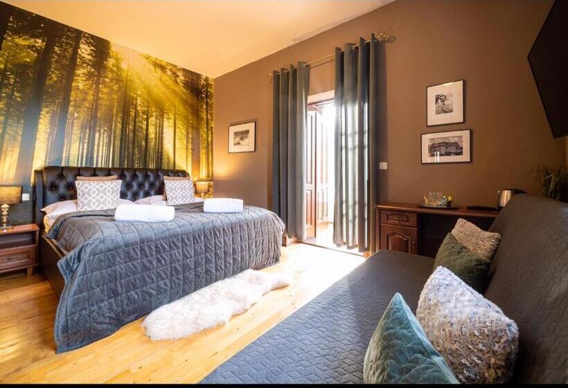 جناح جونيور, Kurhotel Tivoli