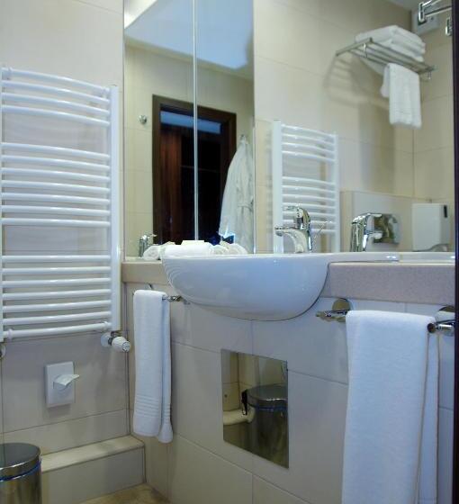 غرفة سوبيريور مزودة بشرفة, Wellness Hotel Gyula