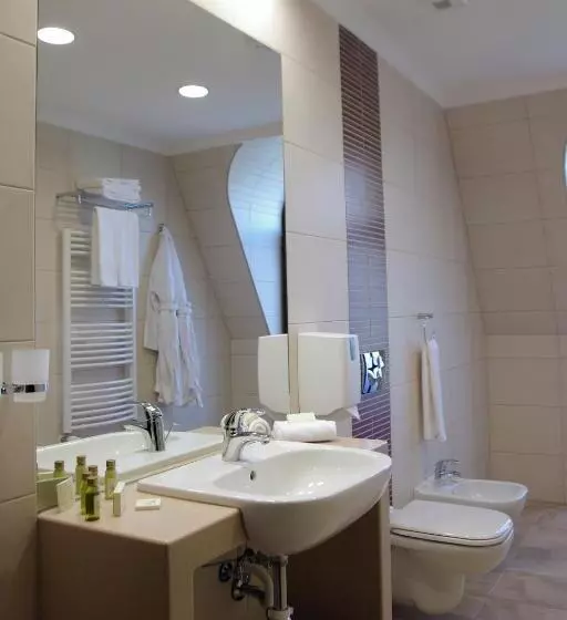 سوییت جونیور, Wellness Hotel Gyula