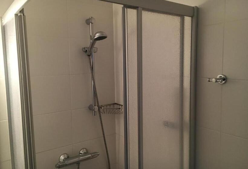 اتاق استاندارد با سرویس بهداشتی مشترک, Pension Ani