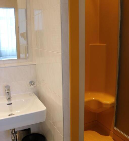 اتاق اکونومی یک تخته, Pension Reimer