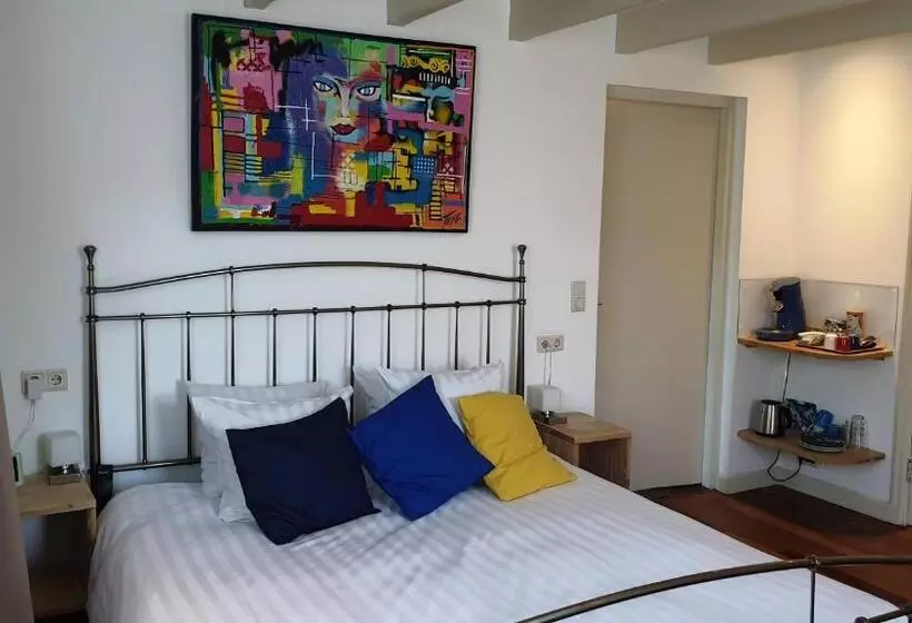 Standard Neljän Hengen Huone Puutarhanäkymä, Boutique Hotel Joure
