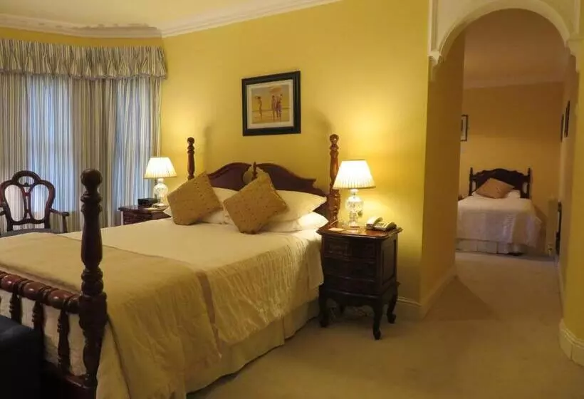 اتاق استاندارد چهار تخته, Brook Manor Lodge