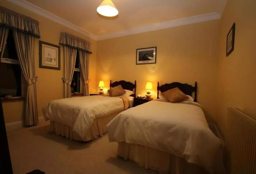 اتاق استاندارد چهار تخته, Brook Manor Lodge
