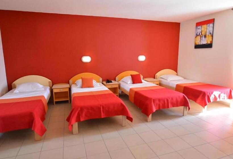 اتاق استاندارد چهار تخته, Centre International De Sejour