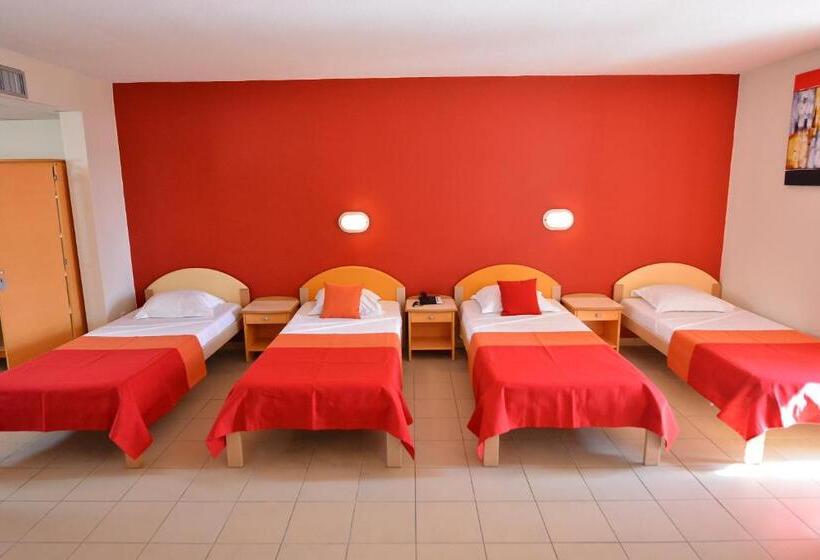 اتاق استاندارد چهار تخته, Centre International De Sejour