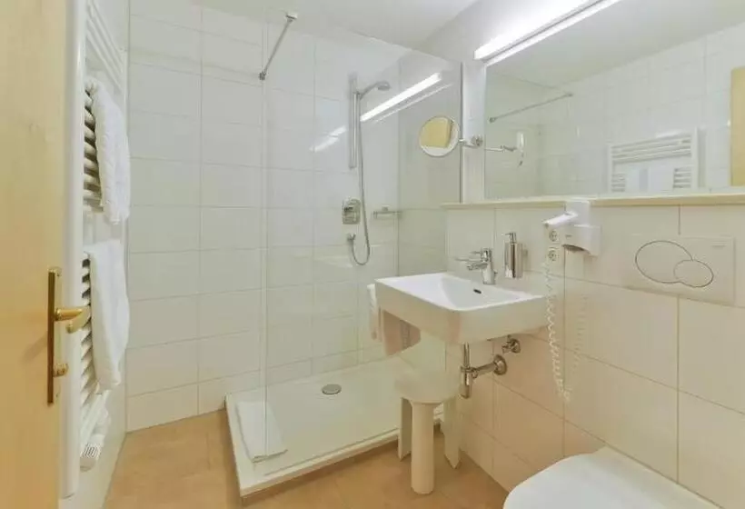Perhehuone, Alpine Lifestyle Berghotel Madlener