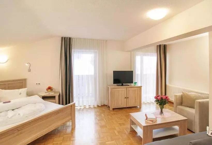 Perhehuone, Alpine Lifestyle Berghotel Madlener