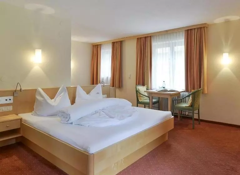 Perhehuone, Alpine Lifestyle Berghotel Madlener