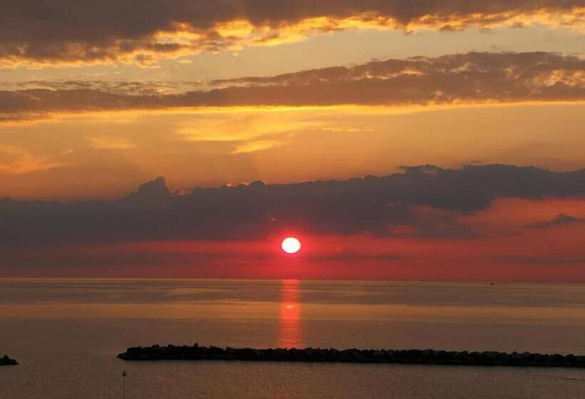 小型套房带海景, Italia