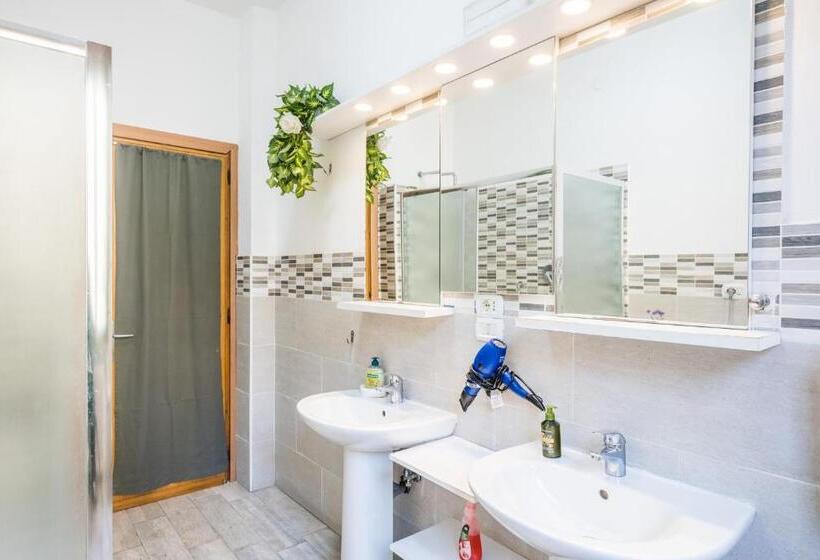 اتاق استاندارد چهار تخته, La Vecchia Reggio