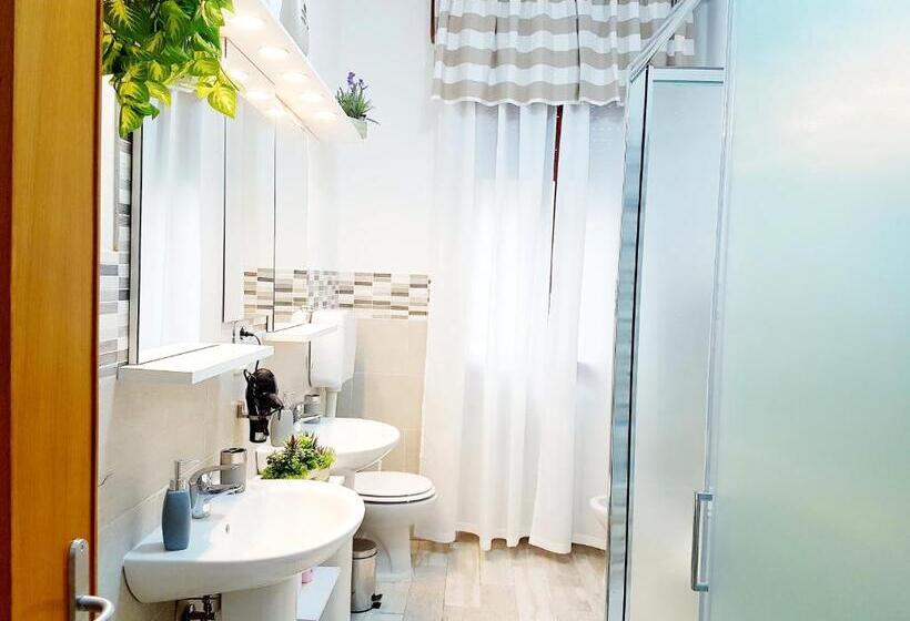 اتاق استاندارد چهار تخته, La Vecchia Reggio