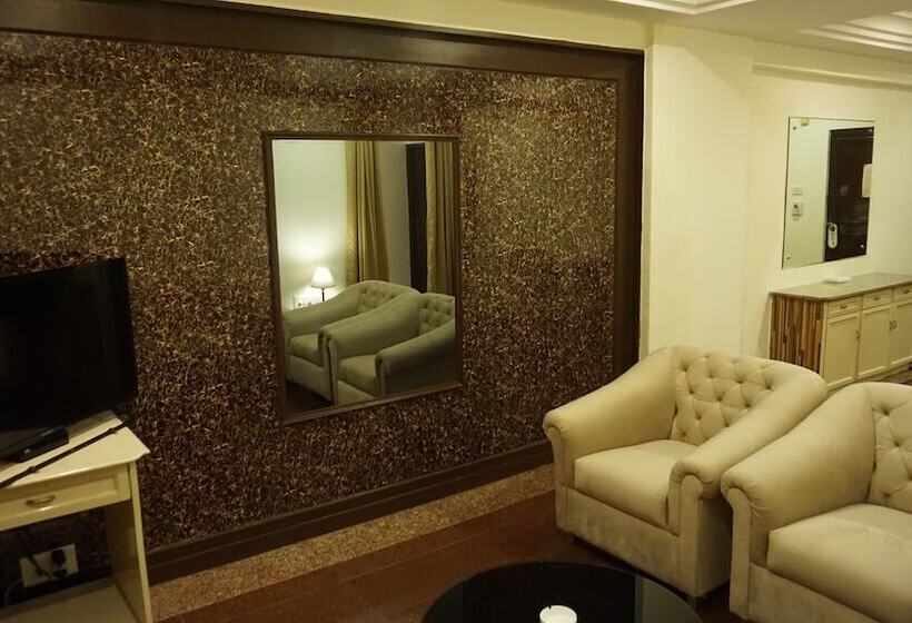 スイート, Poonja International