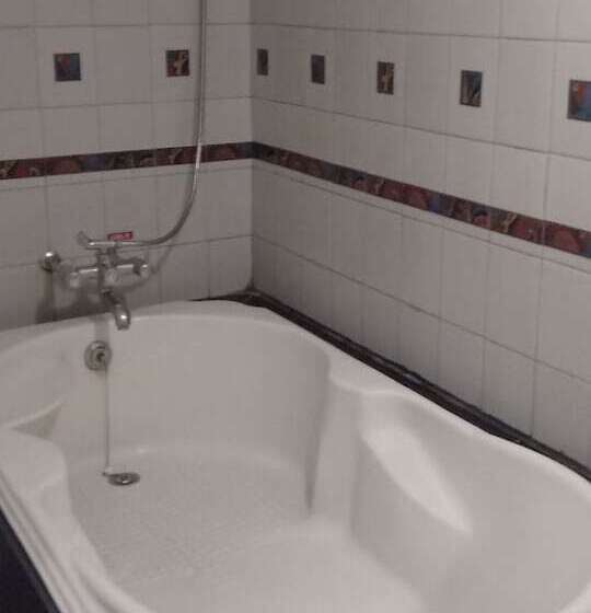 スイート, Poonja International