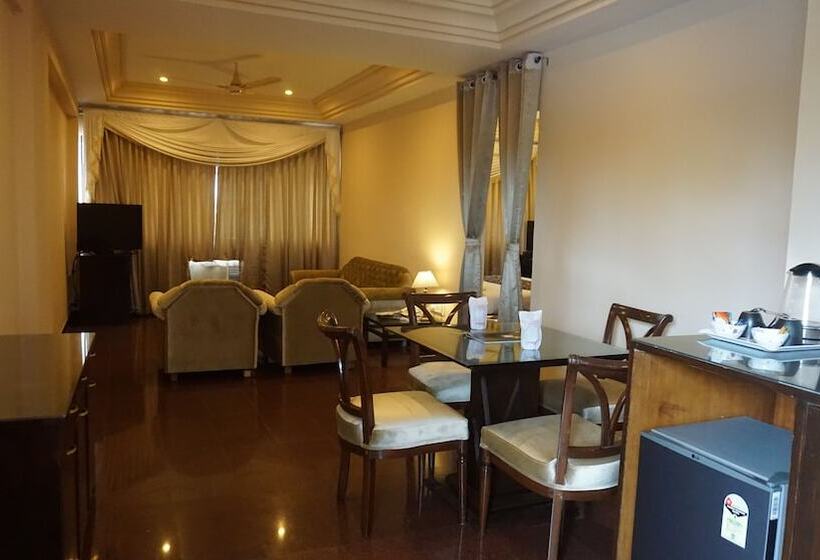 スイート, Poonja International