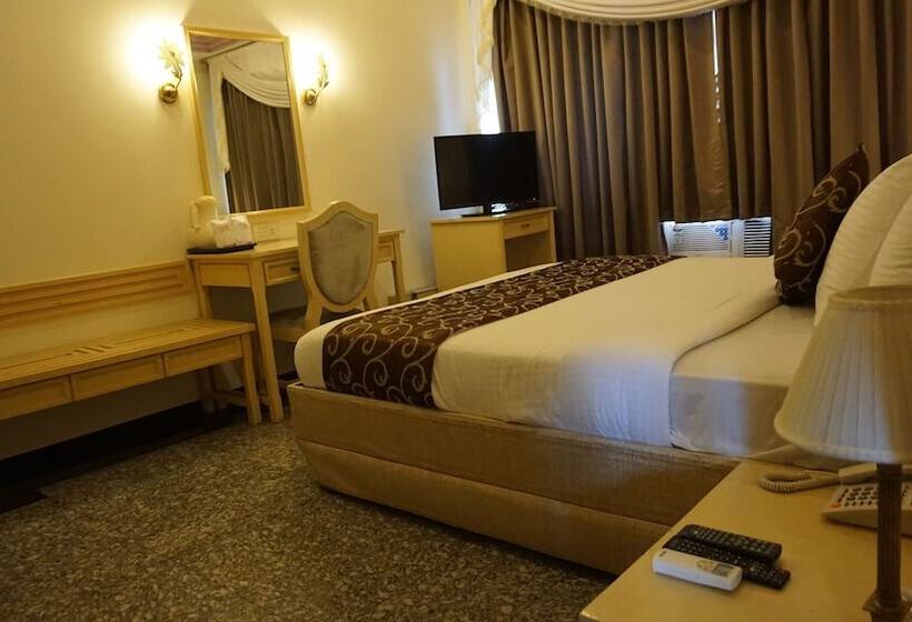 スイート, Poonja International