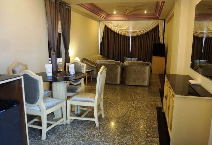 スイート, Poonja International