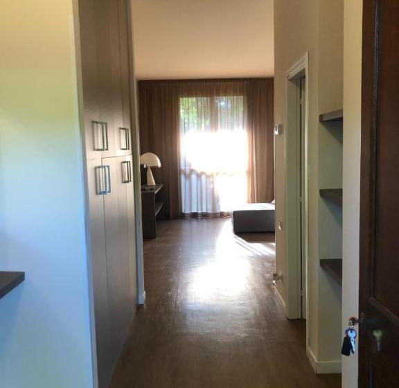 スタンダードスタジオ, Residenze Al Colle Dei Pini