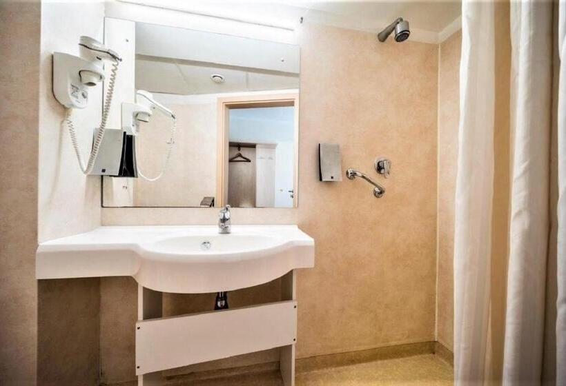 اتاق استاندارد یک نفره, Rija Bauska