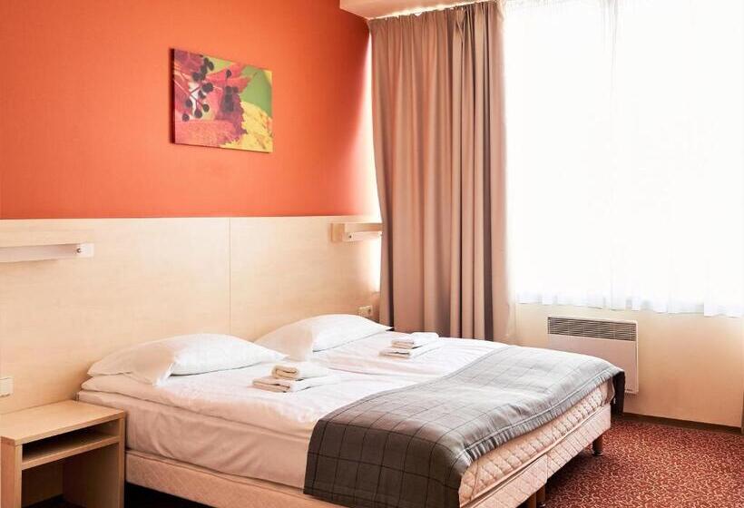 اتاق خانوادگی, Rija Bauska