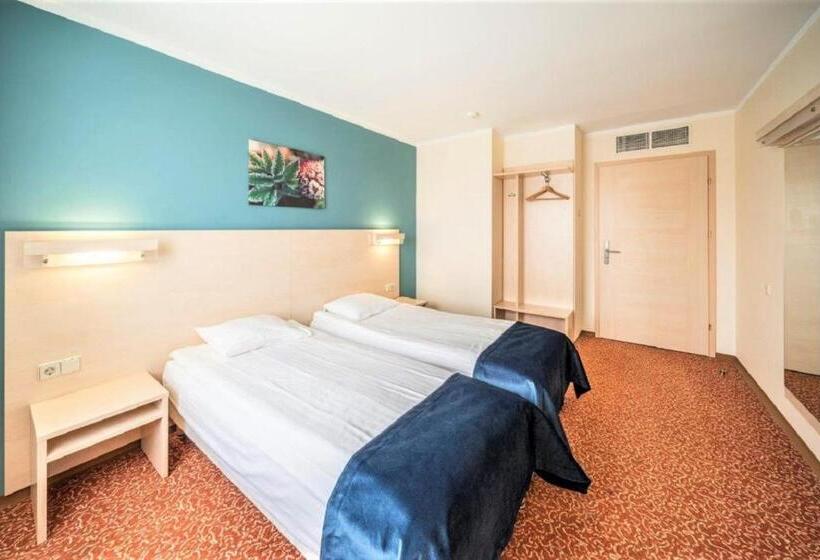 اتاق خانوادگی, Rija Bauska