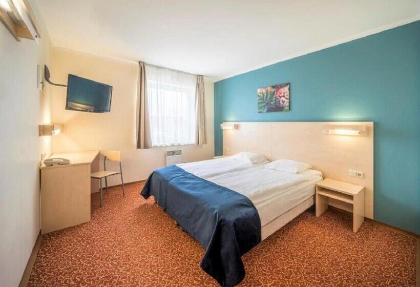 اتاق خانوادگی, Rija Bauska