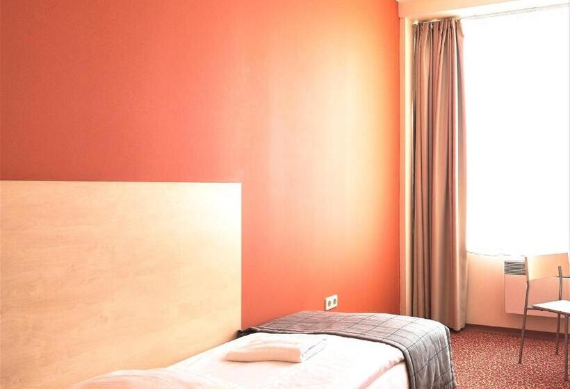 اتاق استاندارد سه نفره, Rija Bauska