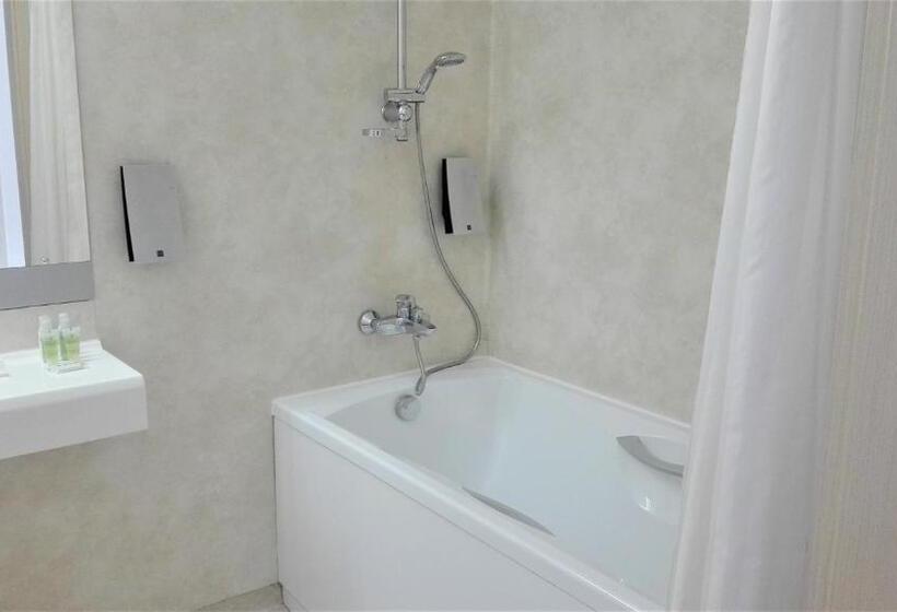 اتاق سوپریور, Rija Bauska