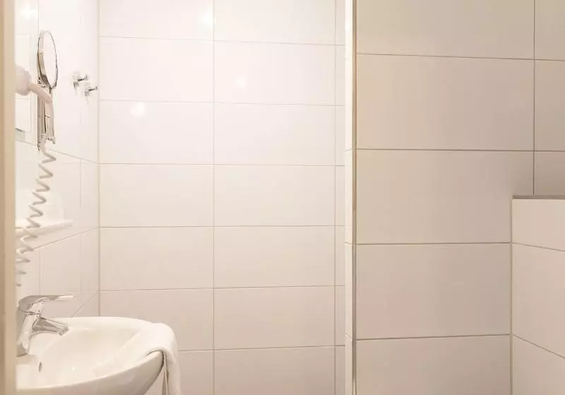 Perhehuone, Strandhotel Vigilante