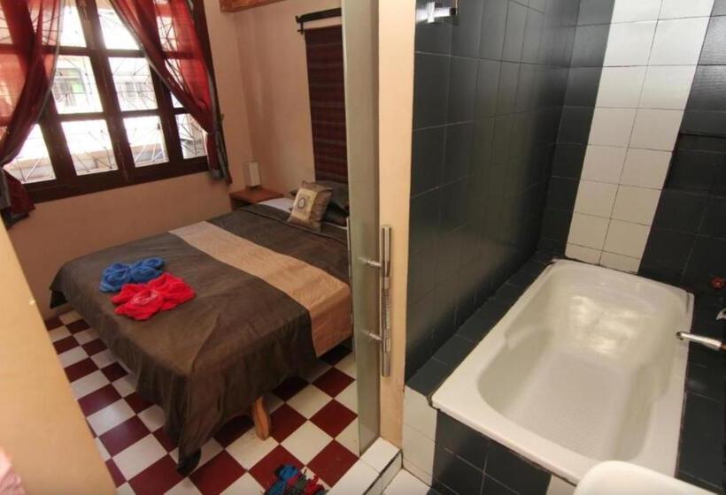 اتاق سوپریور با بالکن, The Local Riverside