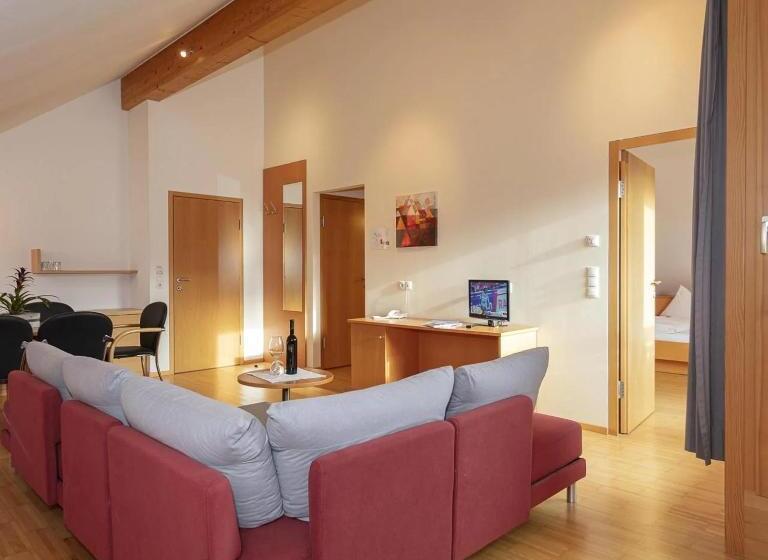 غرفة قياسية رباعية مزودة بشُرفة, Löwen