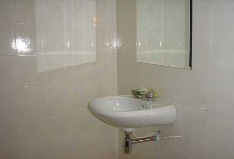 اتاق لوکس, Mom's Guesthouse