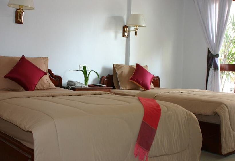 اتاق لوکس, Mom's Guesthouse