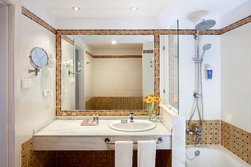 اتاق لوکس, Mom's Guesthouse