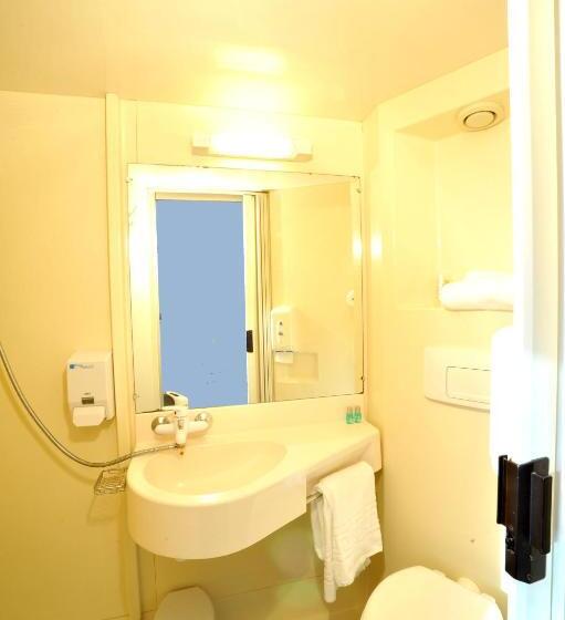 غرفة قياسية رباعية, Fasthotel Vendome