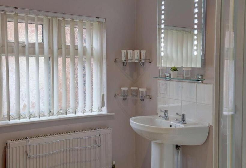 غرفة عائلية, Deincourt