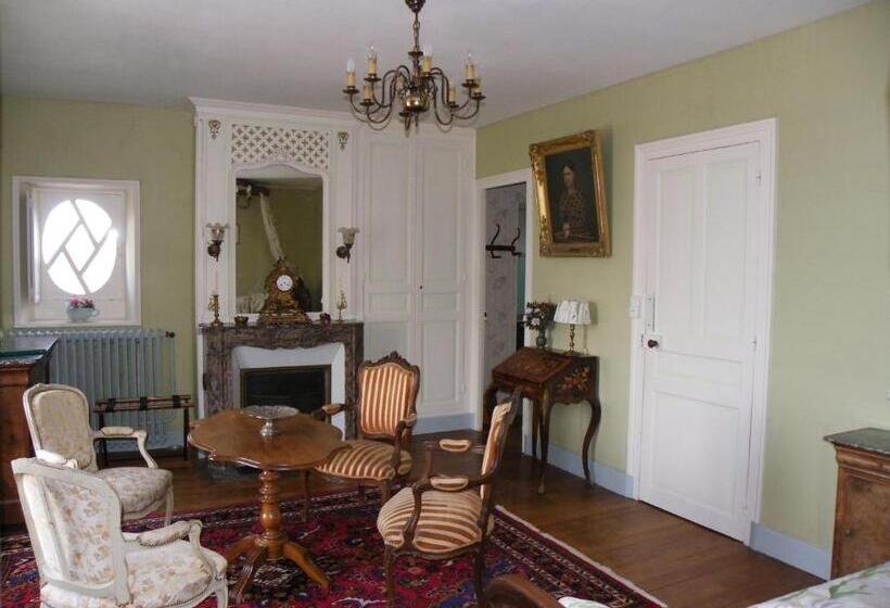 جناح جونيور ديلوكس, Château De Colliers