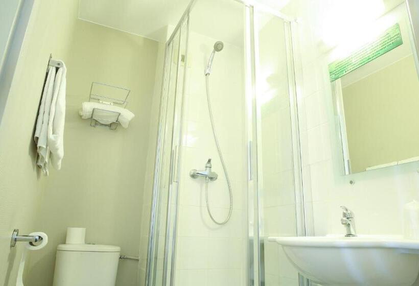 غرفة قياسية ثلاثية, Inn Design Resto Novo Chateaubriant