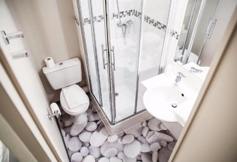 غرفة قياسية ثلاثية, Inn Design Resto Novo Chateaubriant