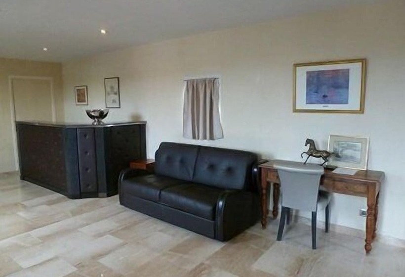 סוויטה דלוקס, Saint Alban