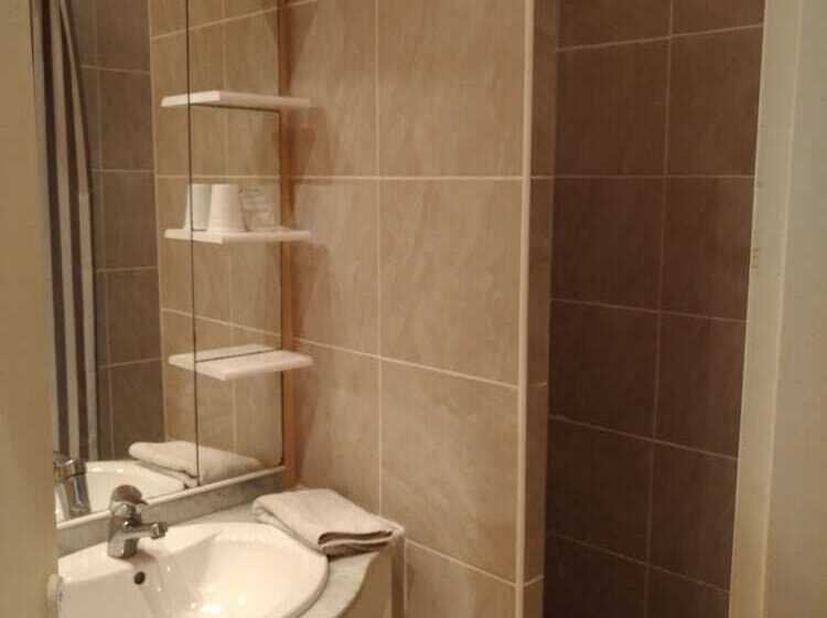 غرفة قياسية فردية, La Chaumiere