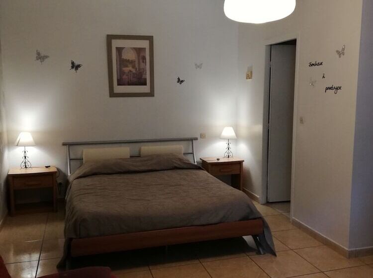 غرفة كومفورت, La Chaumiere