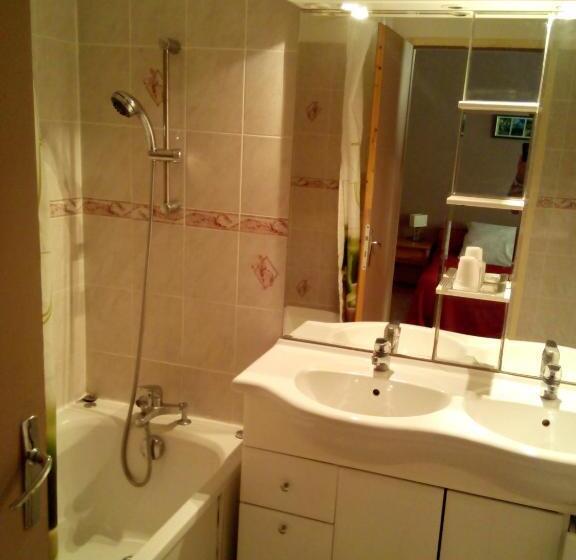 غرفة قياسية رباعية, La Chaumiere