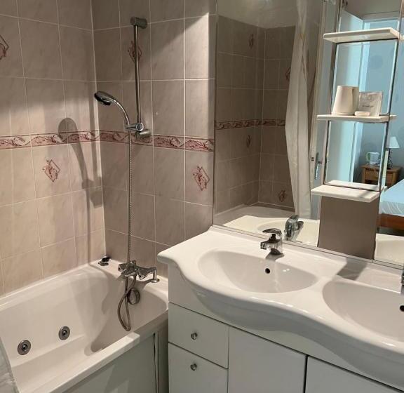 غرفة كومفورت, La Chaumiere