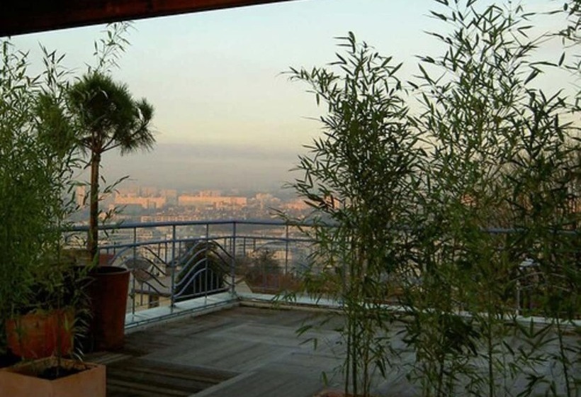 غرفة عائلية, La Maison Du Coteau